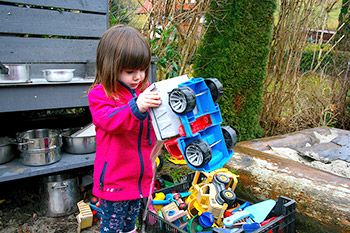 Auf dem Spielplatz gibt es viel zu entdecken