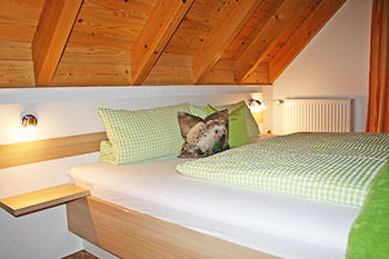 2. Schlafzimmer mit Doppelbett